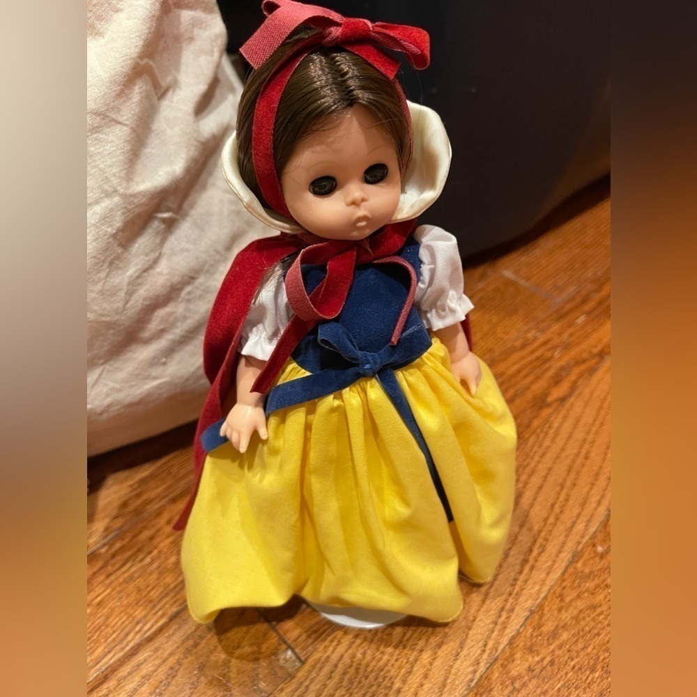 Vintage Snow White 9" - 1980 Playmate Doll - Walt Disney Character